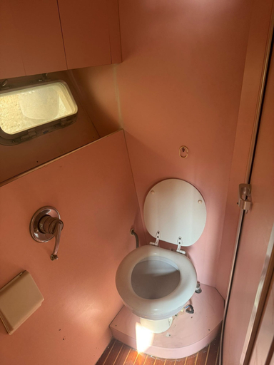 Bathroom 4, Corto Maltese