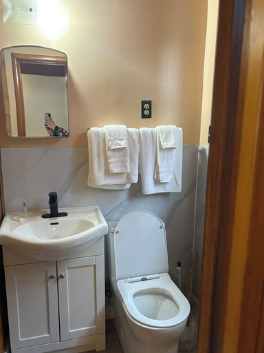 Bathroom 4, Casey's Inn, Division No. 1