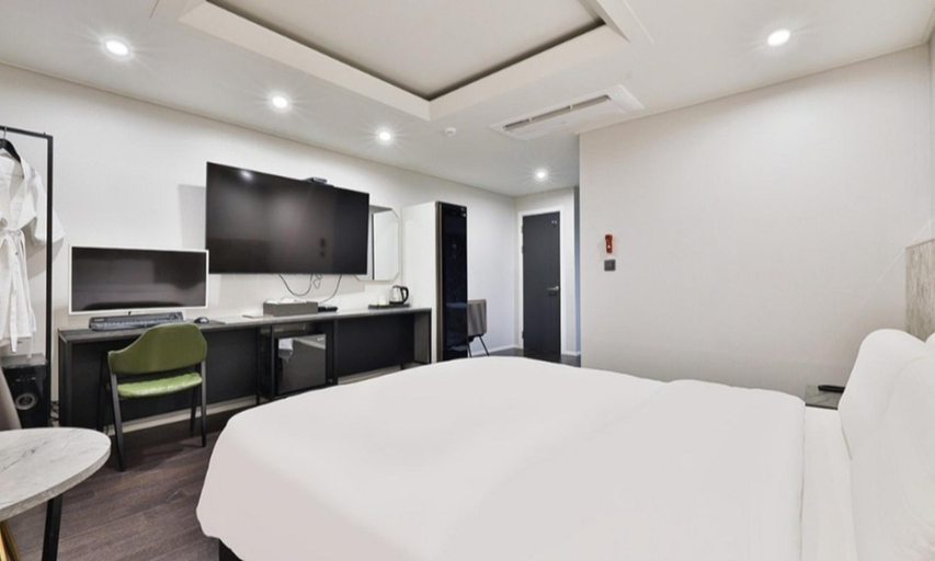 Bedroom 4, Beyond Hotel, Seo