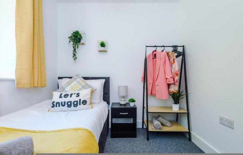 Room 5, Penny Bridge Basecamp 6-bed Contractor House St Helens, Saint Helens