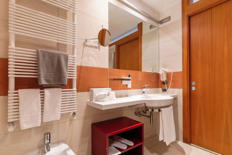 Bathroom 4, Hotel Alaska Cortina, Belluno