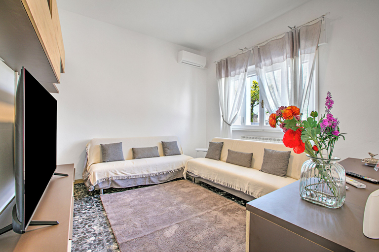 Living area 5, La Siesta With Private Garden, Lucca