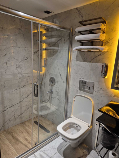 Bathroom 5, Taksim La Marino Hotel, Beyoğlu