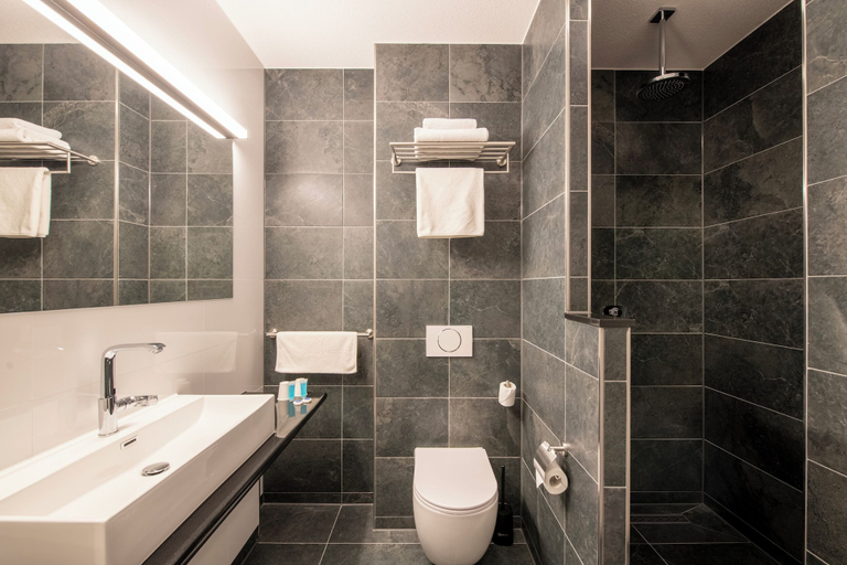 Bathroom 5, Bastion Hotel Dordrecht Papendrecht, Dordrecht