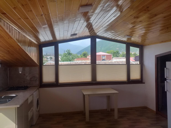 Others 3, Orkide, Şəki City