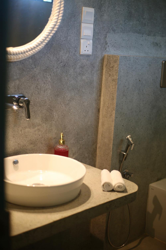 Bathroom 5, Mana, Habaraduwa