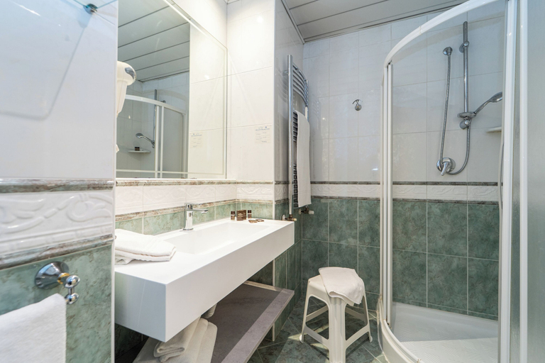 Bathroom 3, Hotel Terme Helvetia, Padua