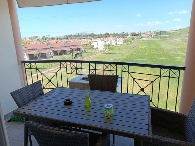 Outdoor dining 3, Zeus Luxury Suite in Nea Flogita, Central Macedonia