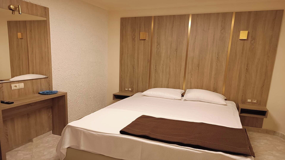 Room 5, Zeus Luxury Suite in Nea Flogita, Central Macedonia