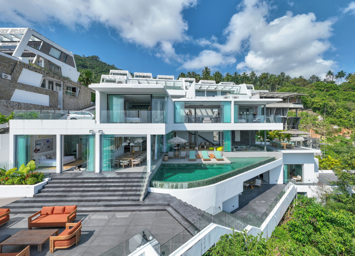 Exterior & Views