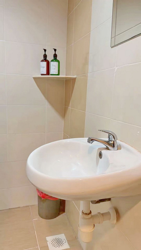 Bathroom 5, Royal Queenspark Hotel, Malacca City