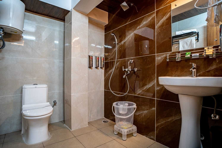 Bathroom 3, Peaks N Pines, Nainital