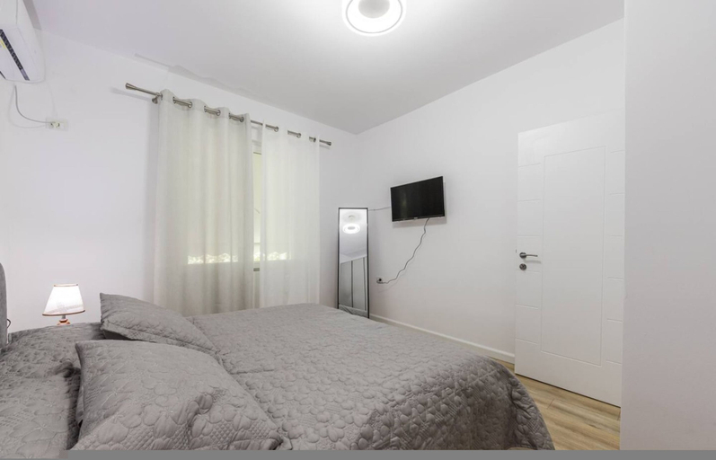 Bedroom 2, Central Tirana 1BR Apartment Near Main Square, Tirana