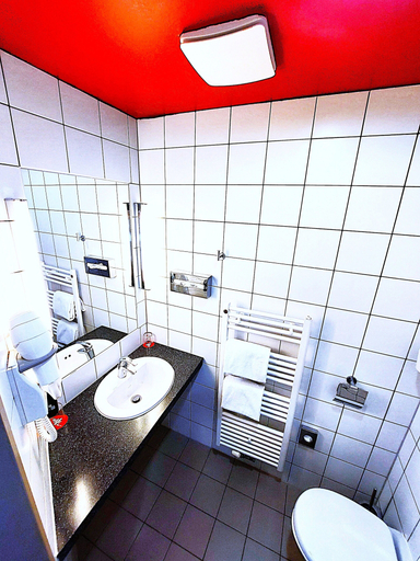 Bathroom 5, ibis Vienna Airport, Wien Umgebung