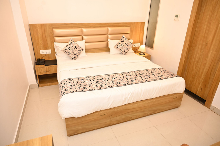 Room 5, Hotel Golden Bliss, Lucknow
