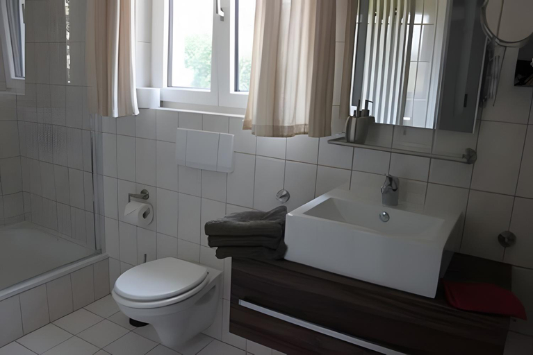 Bathroom, Grimm's Lodge, Lörrach