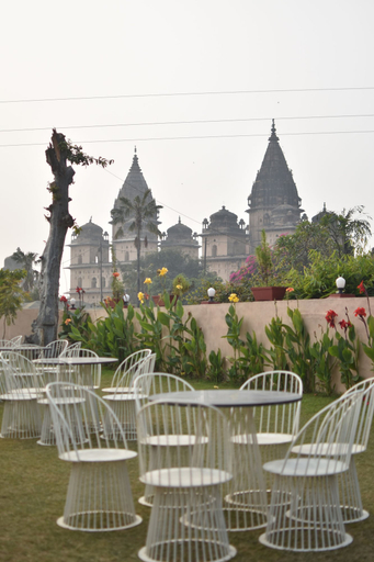 Outdoor banquet area, Orchha Resort- by the river, Tikamgarh