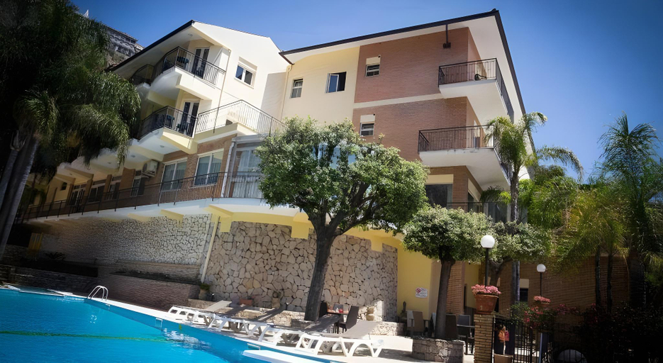 Exterior & Views 2, Corallo, Messina