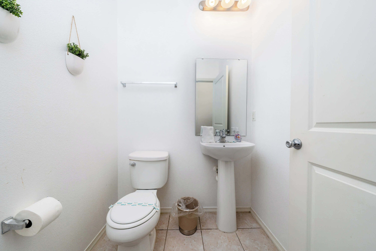 Bathroom 2, Lakeview 7BR Getaway, Pool, Great Location, Osceola