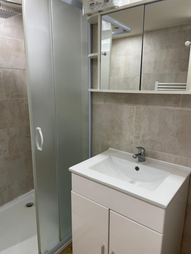 Bathroom 2, Hotel D'Albion, Vaucluse