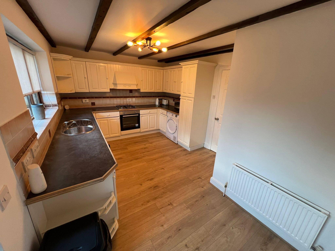 3, A village tranquil modern Tudor house sea views, Brighton and Hove