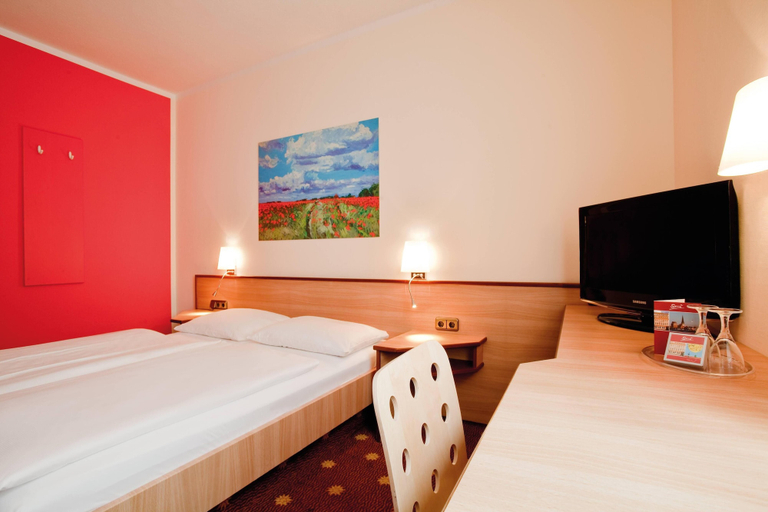 Bedroom 4, Vienna House Easy by Wyndham Rostock, Rostock