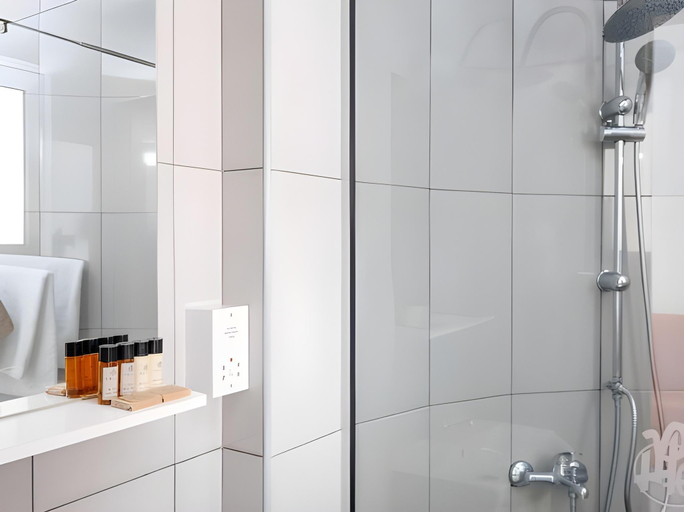 Bathroom 4, Pandream Hotel Apartments