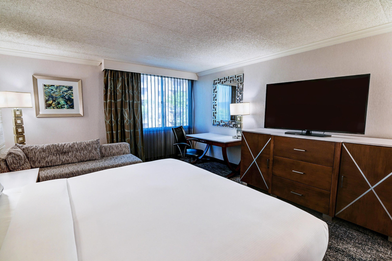 Bedroom 2, DoubleTree by Hilton Madison Downtown, Dane