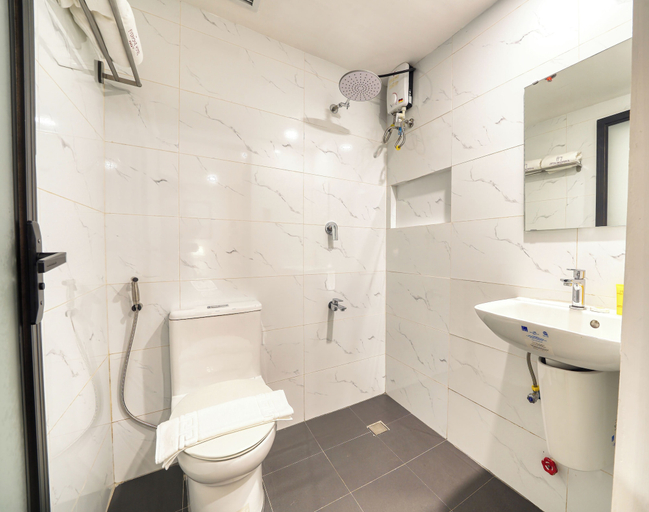 Bathroom, Everyone Hotel, Makati City