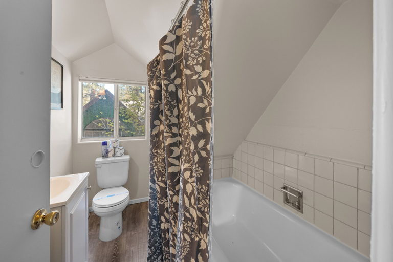 Bathroom 3, Big Bear 4 Seasons, San Bernardino