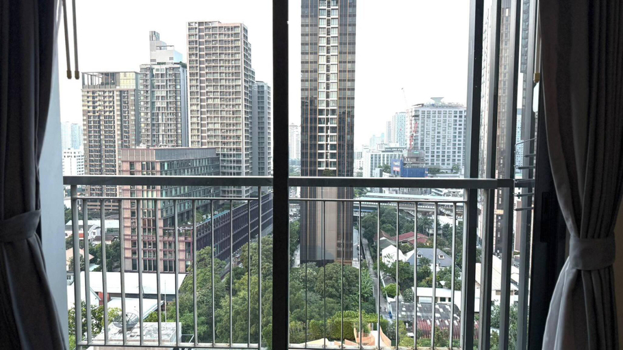 Balcony/terrace 3, Luxurious 1-Bedroom Apartment Near BTS Thonglor, Bangkok, Khlong Toey