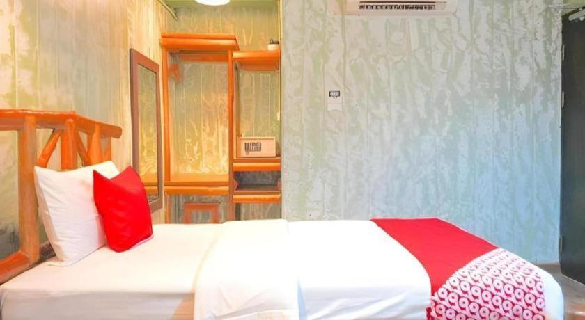 Bedroom 4, 900 Inn, Bintulu