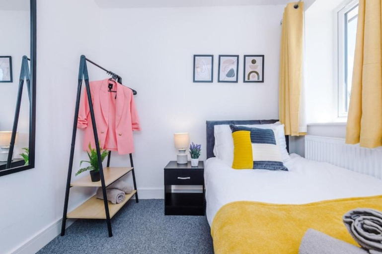 Room 3, Penny Bridge Basecamp 6-bed Contractor House St Helens, Saint Helens