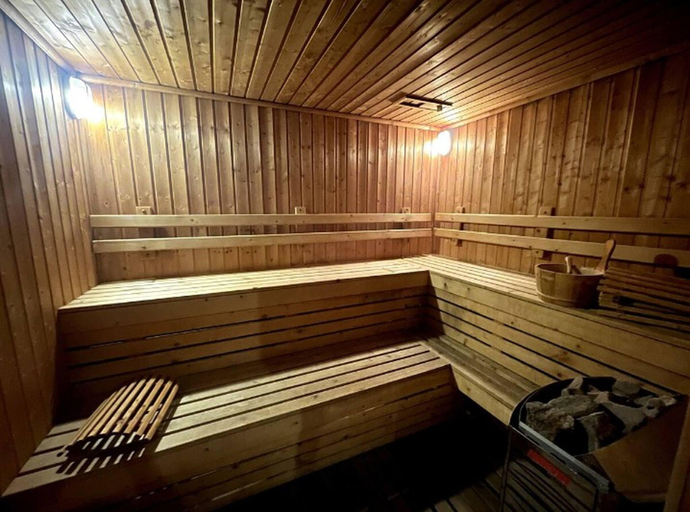 Sauna, Luxurious 1-Bedroom Apartment Near BTS Thonglor, Bangkok, Khlong Toey
