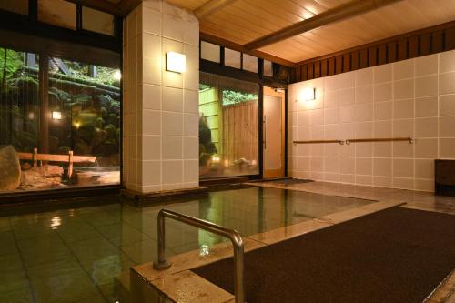 Others 5, Osakaya, Kusatsu