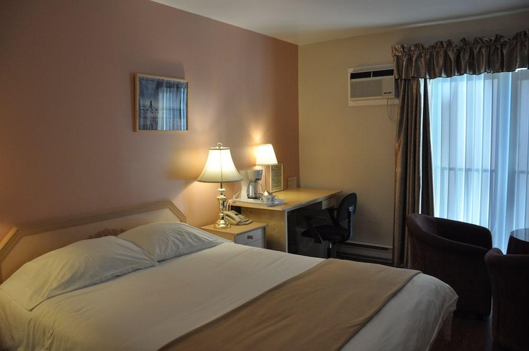 Bedroom 2, Motel Bel Eau, Papineau