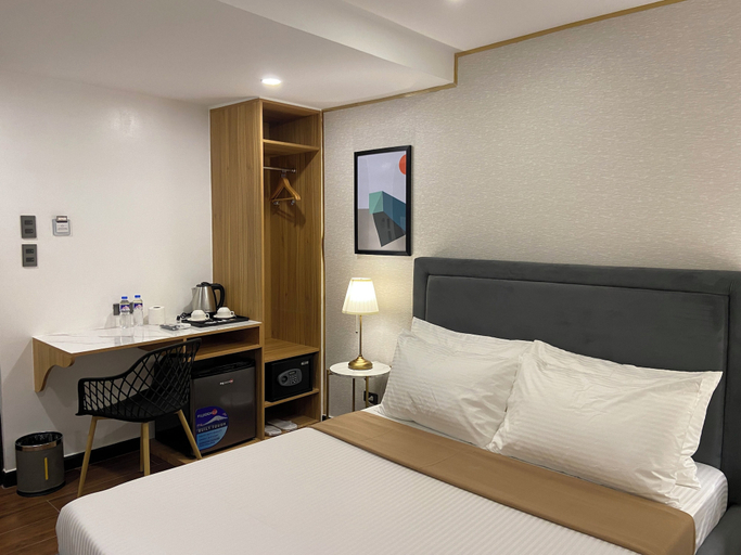 Room 2, Everyone Hotel, Makati City