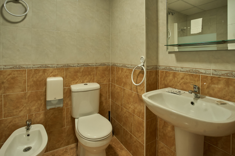 Bathroom 4, Resitur, Sevilla