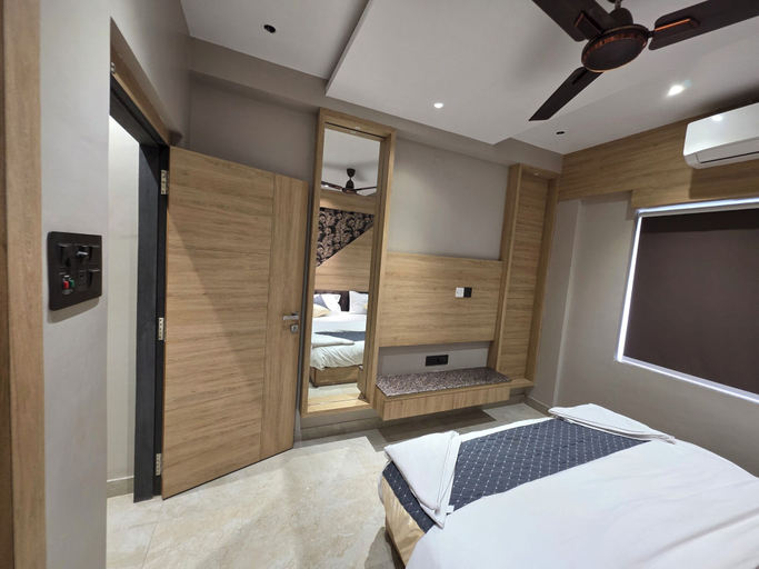 Room 5, The Bay Suites - NIS, North 24 Parganas