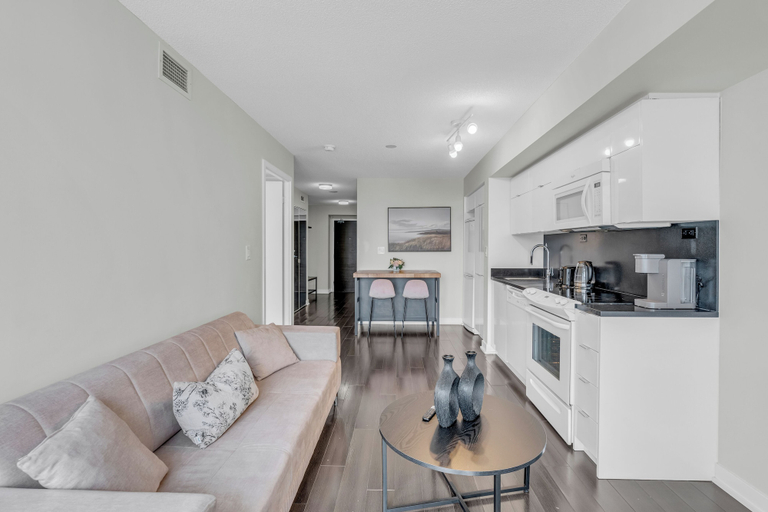 Living area 5, The Sventy hotel - Free Parking, Toronto