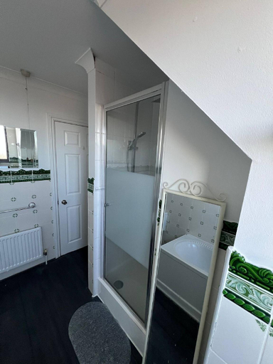 2, A village tranquil modern Tudor house sea views, Brighton and Hove