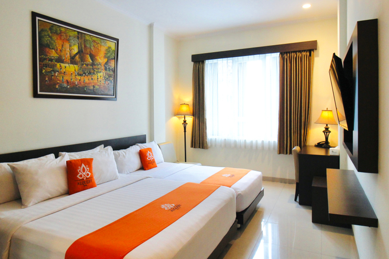 Alqueby Hotel Near Kiara Artha Park & Trans Studio Mall Room Type - Executive Triple Room