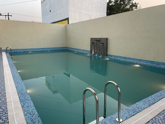 Pool, LIMELIGHT Hotel & Restaurant, Dehradun