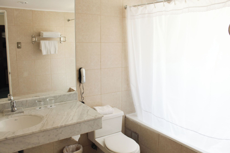 Bathroom 4, Hotel Leonardo da Vinci, Santiago