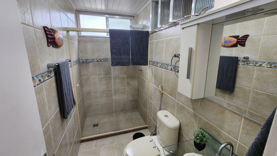 Bathroom 3, Angra Temporada, Angra dos Reis