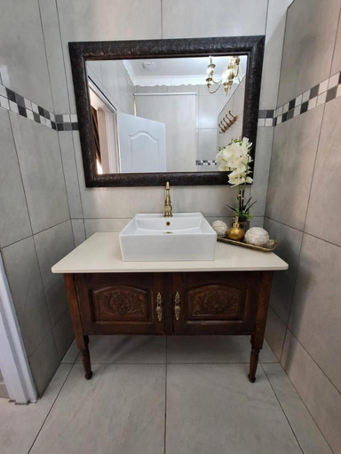 Bathroom 2, 21on2nd Avenue, Mopani
