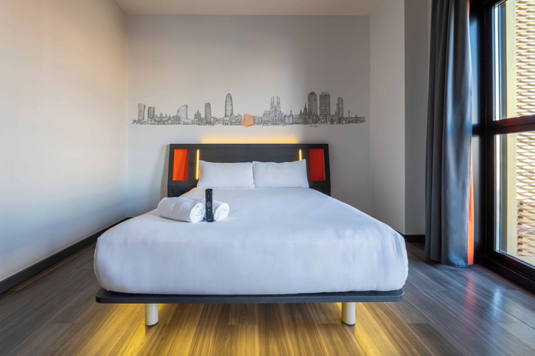 Bedroom 3, easyHotel Barcelona Fira, Barcelona