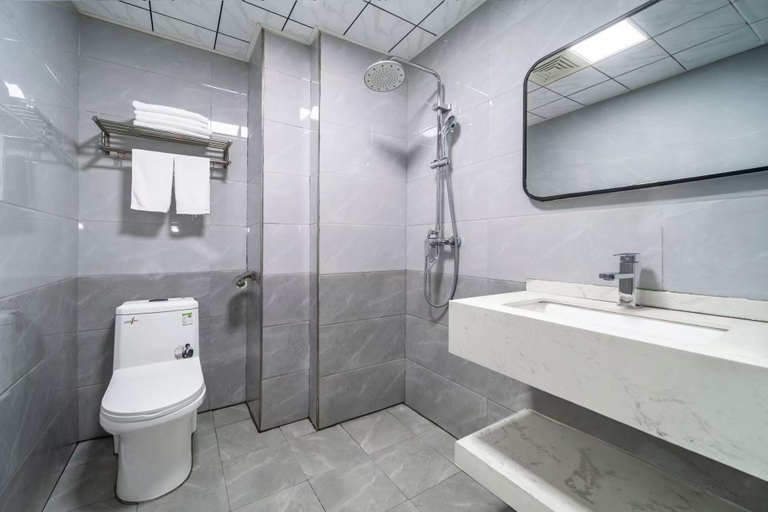 Bathroom 4, Lavande Hotel Zhumadian Railway Station, Zhumadian