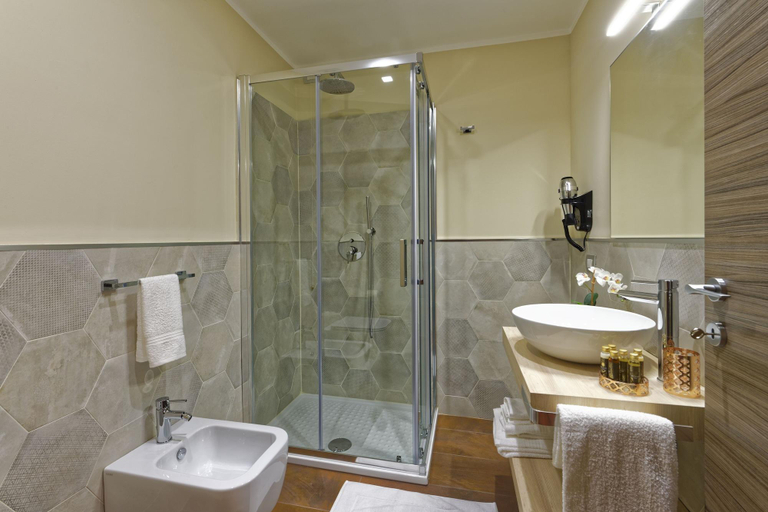 Bathroom 4, Red Ribbon, Milano