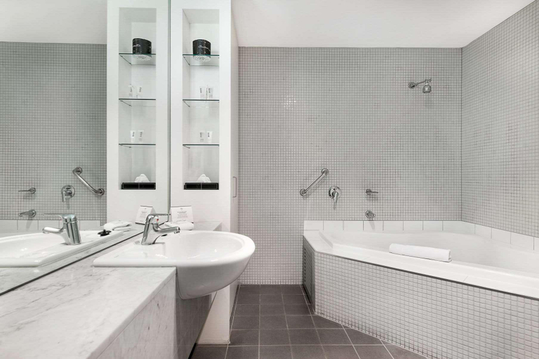 Bathroom 3, Melbourne CBD Central Apartment Hotel, Melbourne